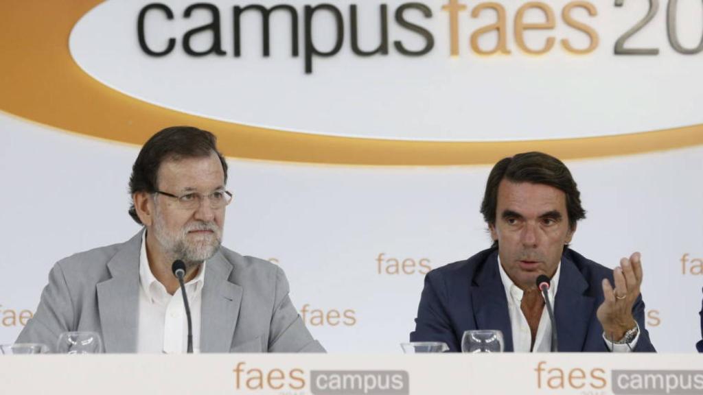 El expresidente José María Aznar con el presidente Mariano Rajoy en el Campus Faes.
