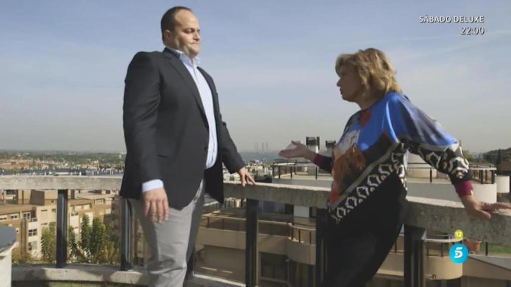 María Teresa Campos con su agente inmobiliario.