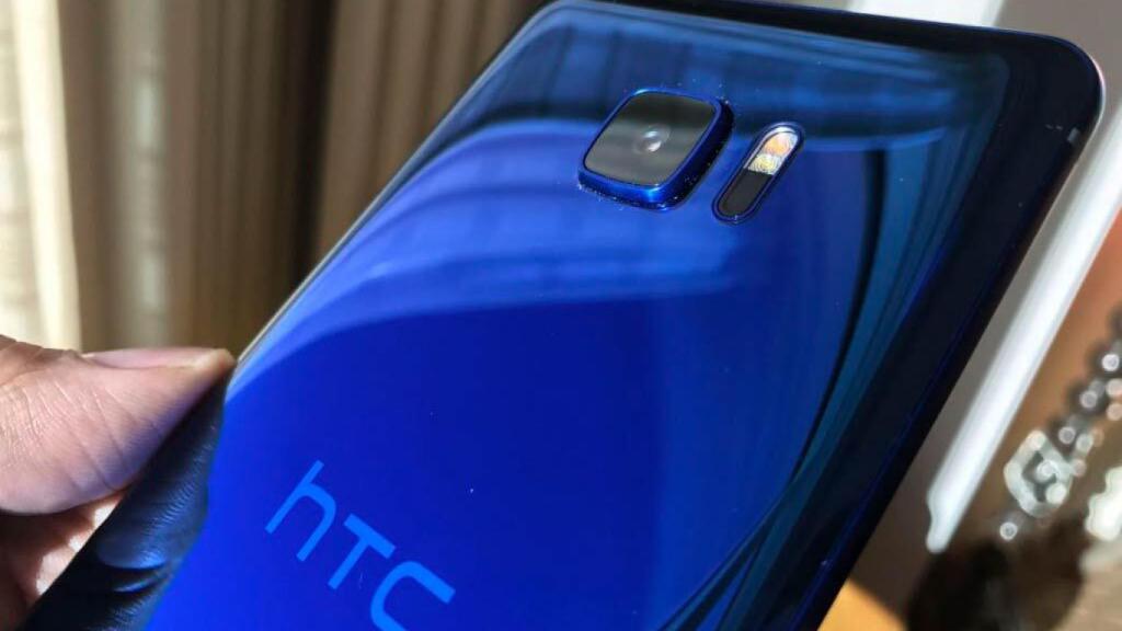 A HTC le cuesta sorprender, pero tampoco lo intenta