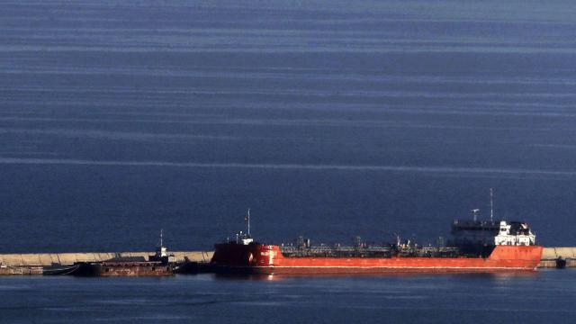 Imagen del mercante ruso protagonista del suceso, atracado en el puerto de Barcelona.