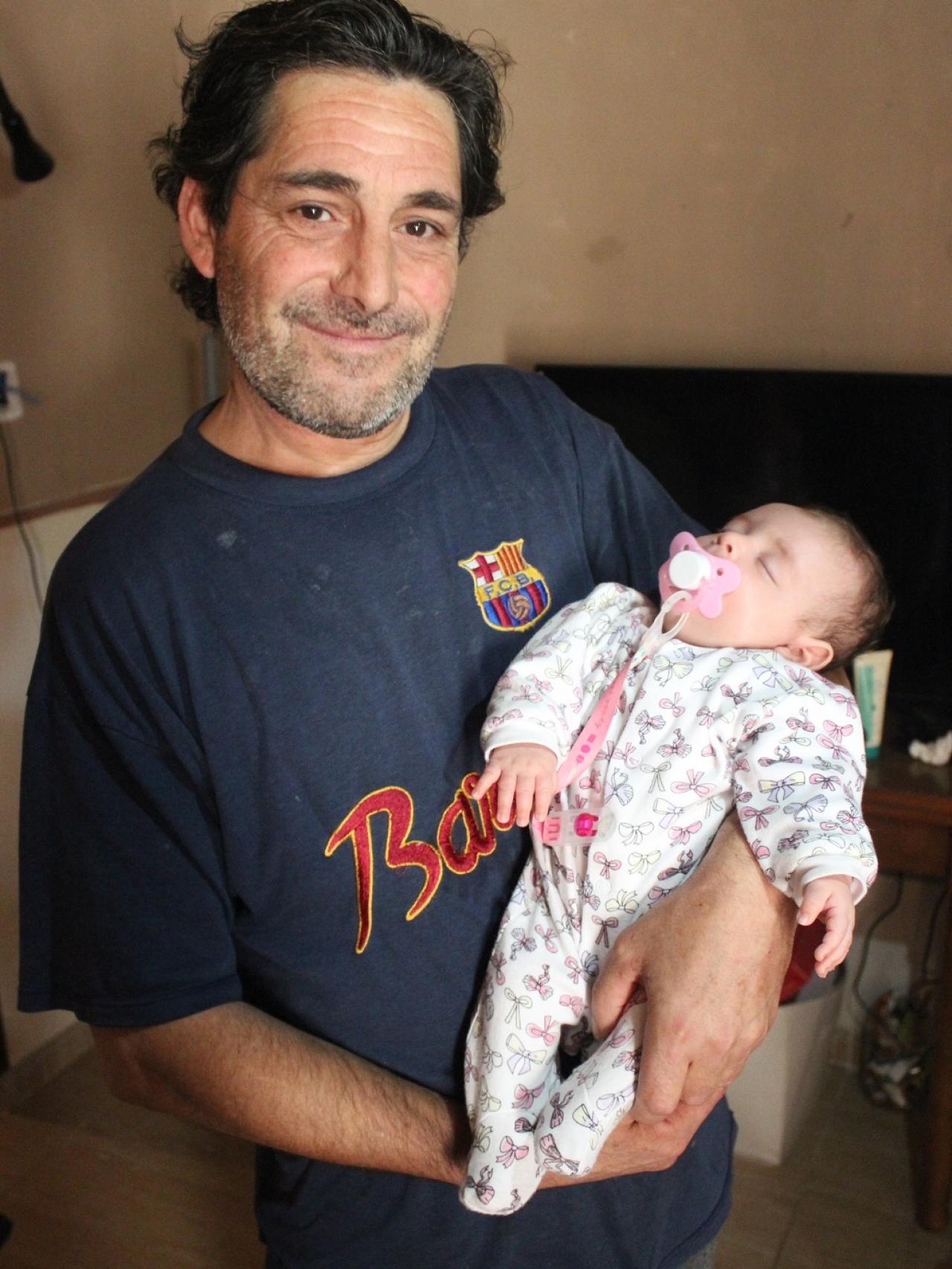 Vicente cree que su hija paula es del Madrid porque en la camiseta del Barça