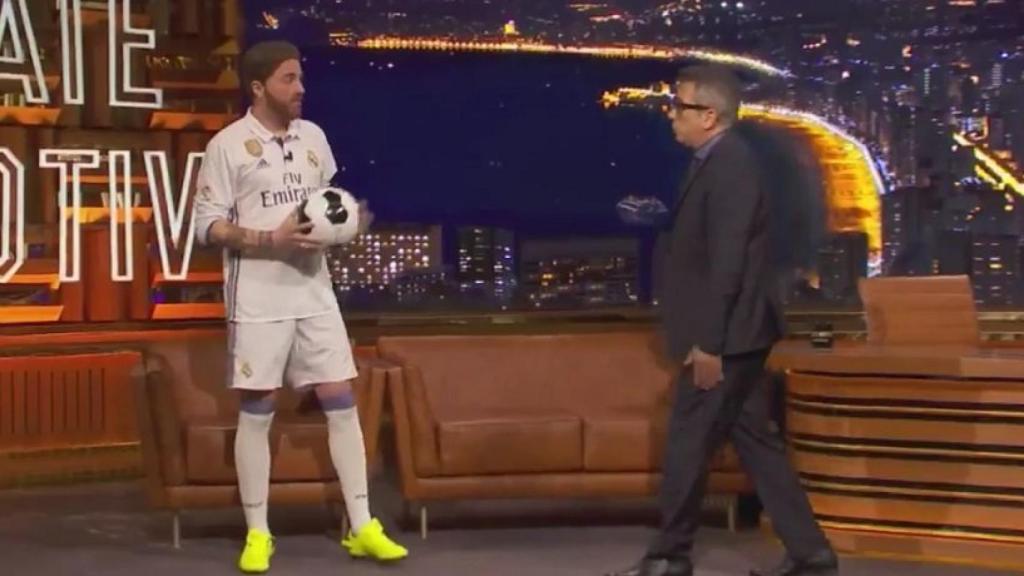 Raúl Pérez imitando a Ramos.