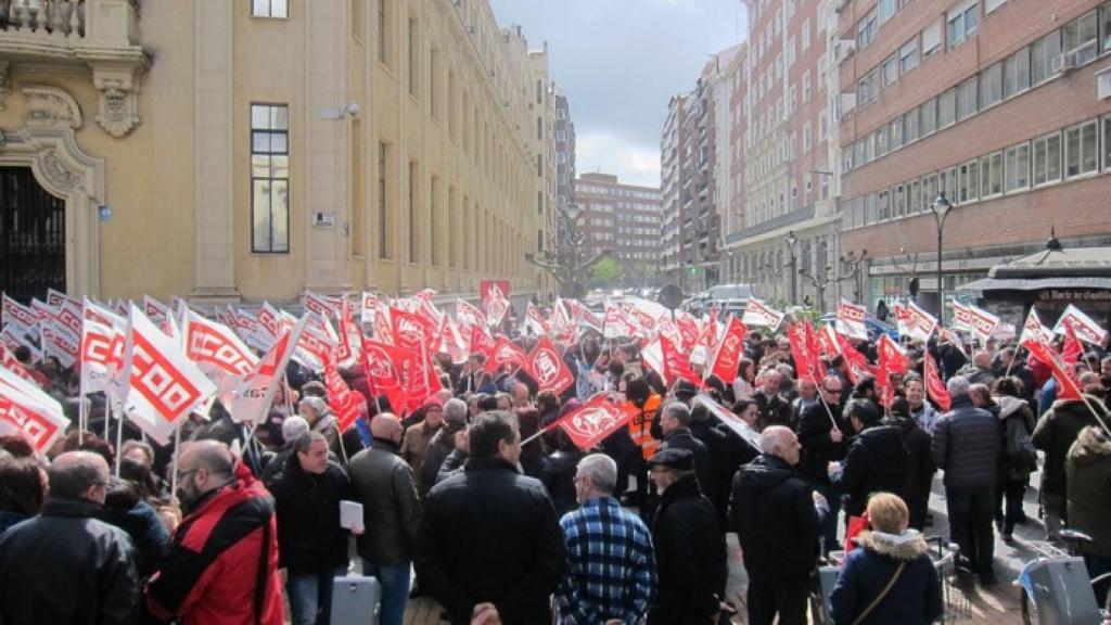 Imagen de archivo de unas concentraciones de UGT y CCOO en Valladolid.