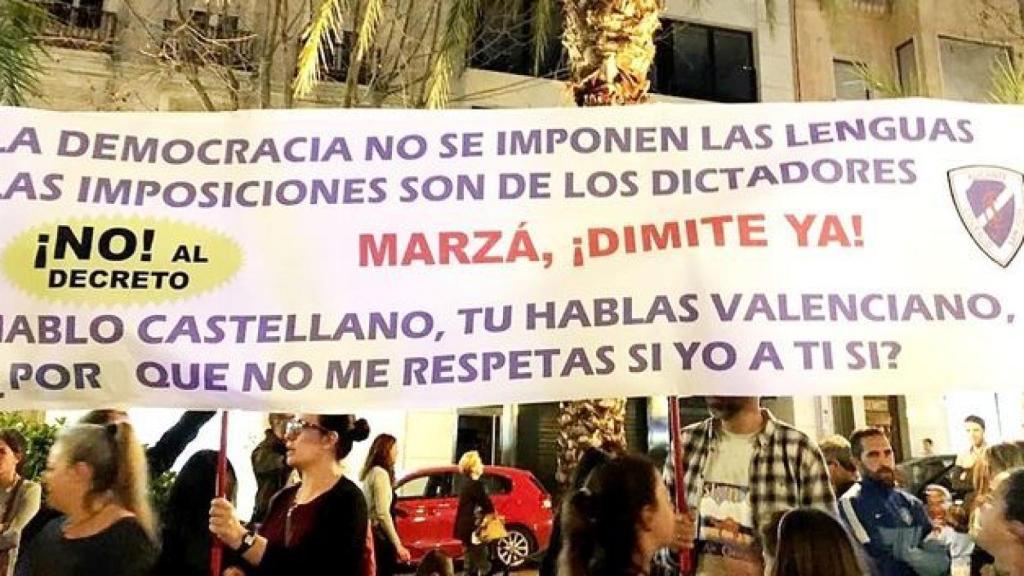 Manifestación en Alicante contra el decreto de plurilingüismo de la Generalitat Valenciana.