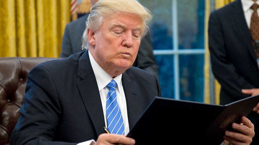 La i con la ene, in, la eme con la i, mi... in-mi-gra... bah, como se llame.