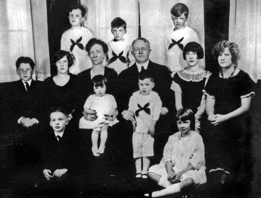 El matrimonio Gilbreth con 11 de sus 12 hijos, en la década de 1920.