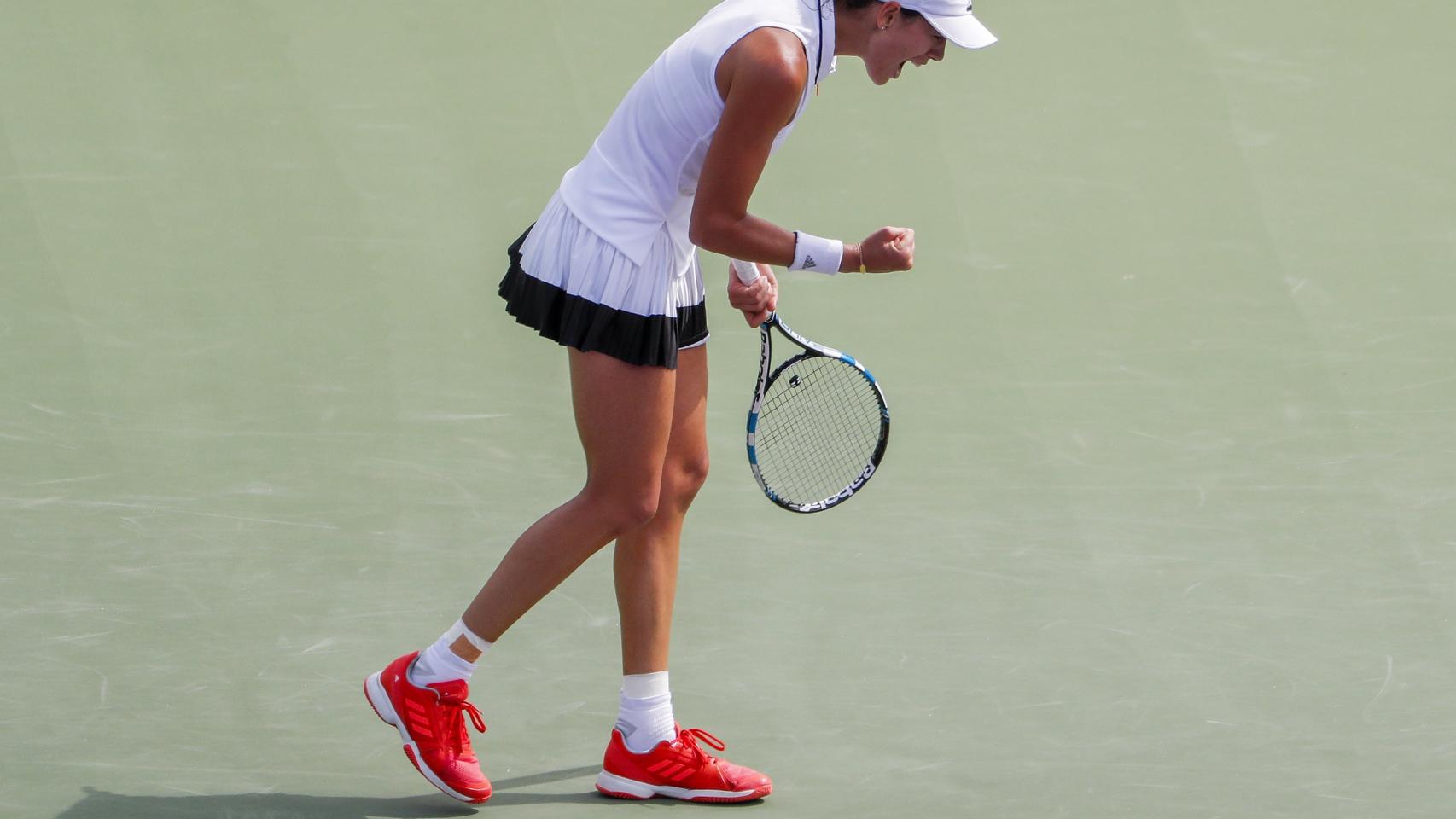 Muguruza salvó un punto de partido para avanzar en Miami.