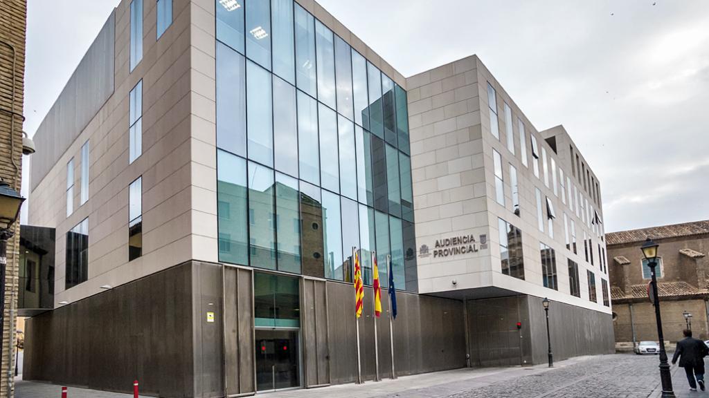 La Audiencia Provincial de Zaragoza condena a un anciano enfermo por abuso sexual de una menor.