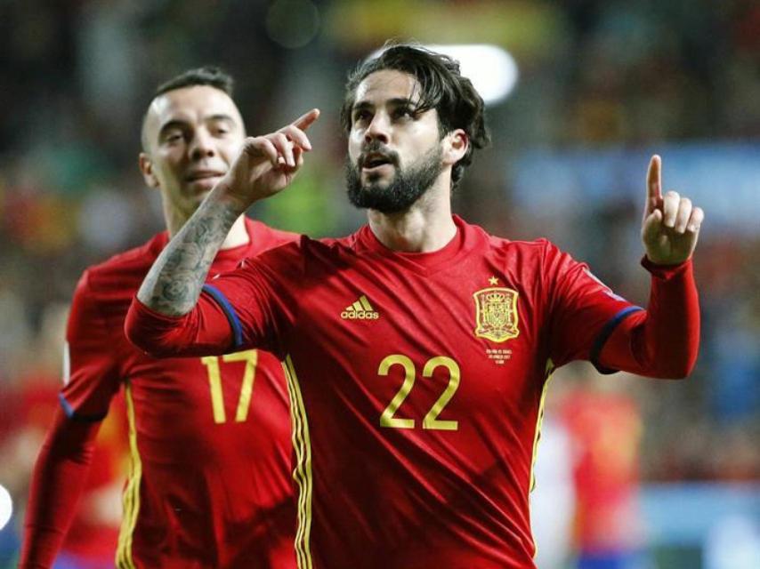 Isco celebra su gol con la selección.