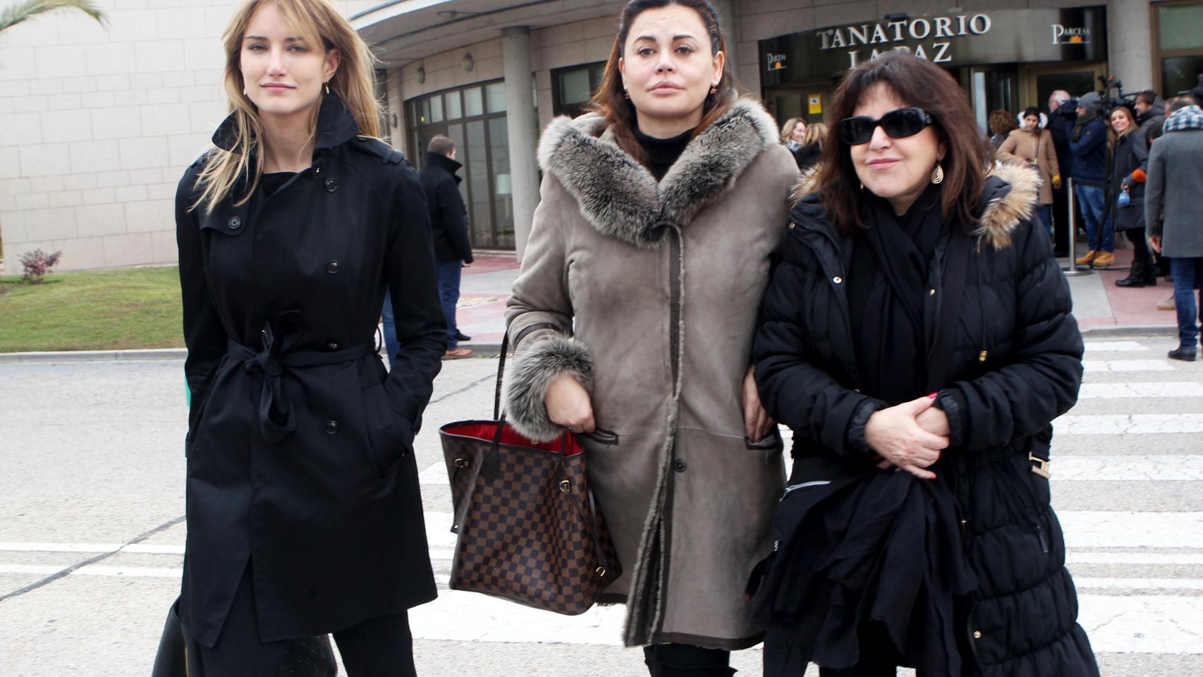 Políticos, periodistas y actores se unen para dar el último adiós a Paloma Gómez Borrero