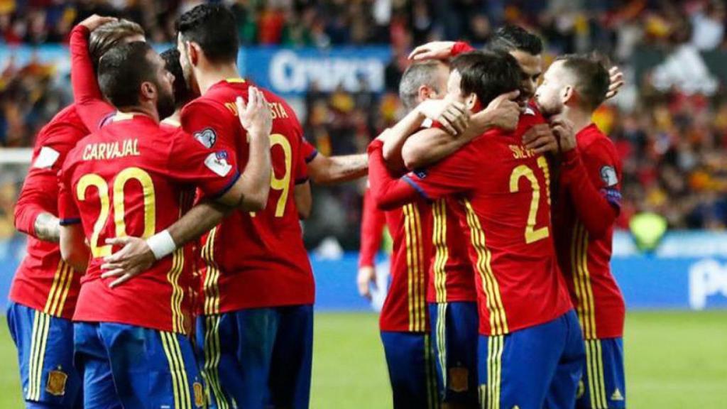 Carvajal celebrando un gol con la selección ante Israel. Foto: Twitter (@SeFutbol)