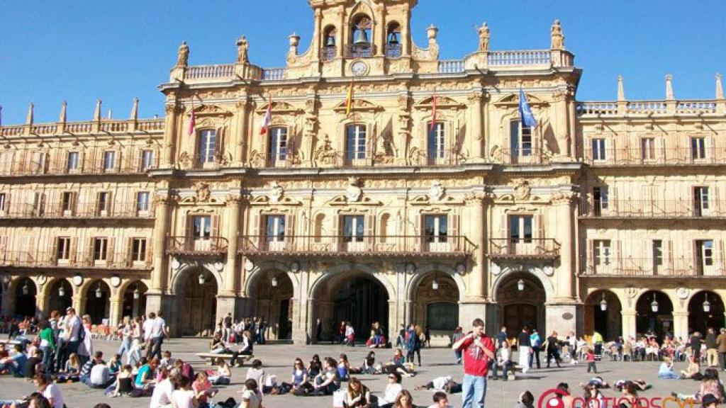 Plaza_Mayor,_Salamanca-estudiantes