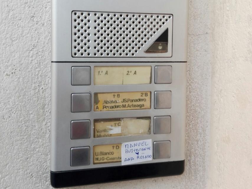 El timbre del edificio donde han ocurrido los hechos.