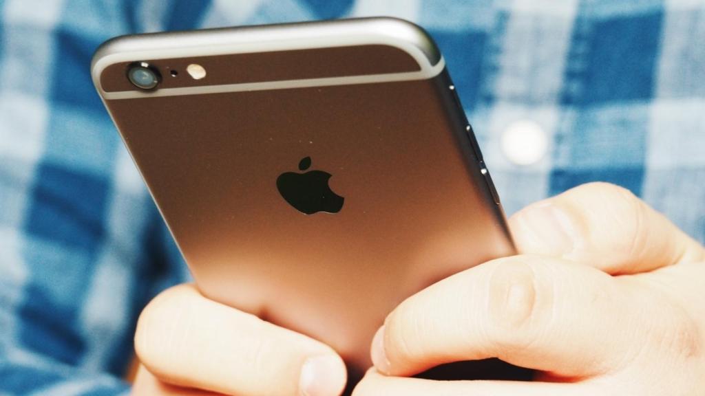 Parte trasera de un iPhone 6 plus.