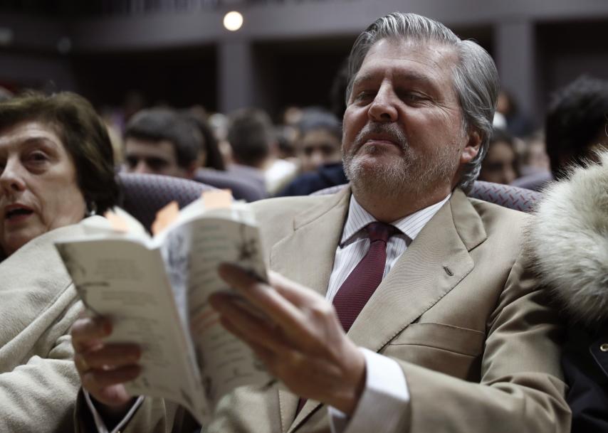 Íñigo Méndez de Vigo durante la lectura homenaje de Miguel Hernández.