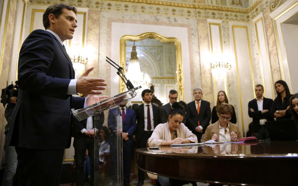 Albert Rivera en una rueda de prensa junto al equipo económico de Ciudadanos.