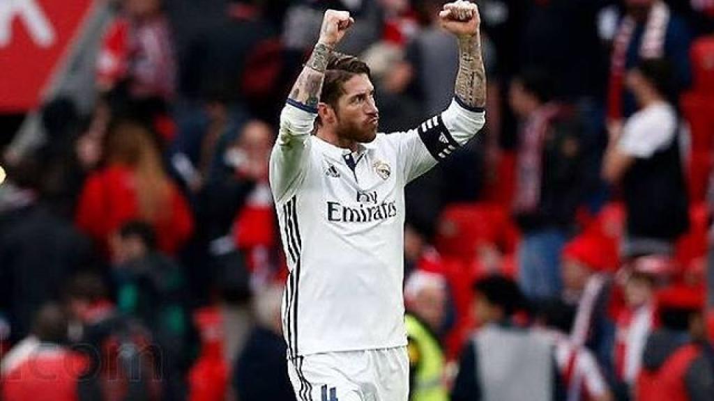 Sergio Ramos en el campo de fútbol.
