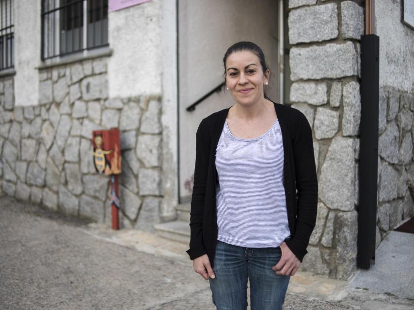 Lourdes es la responsable del bar de Juzbado.