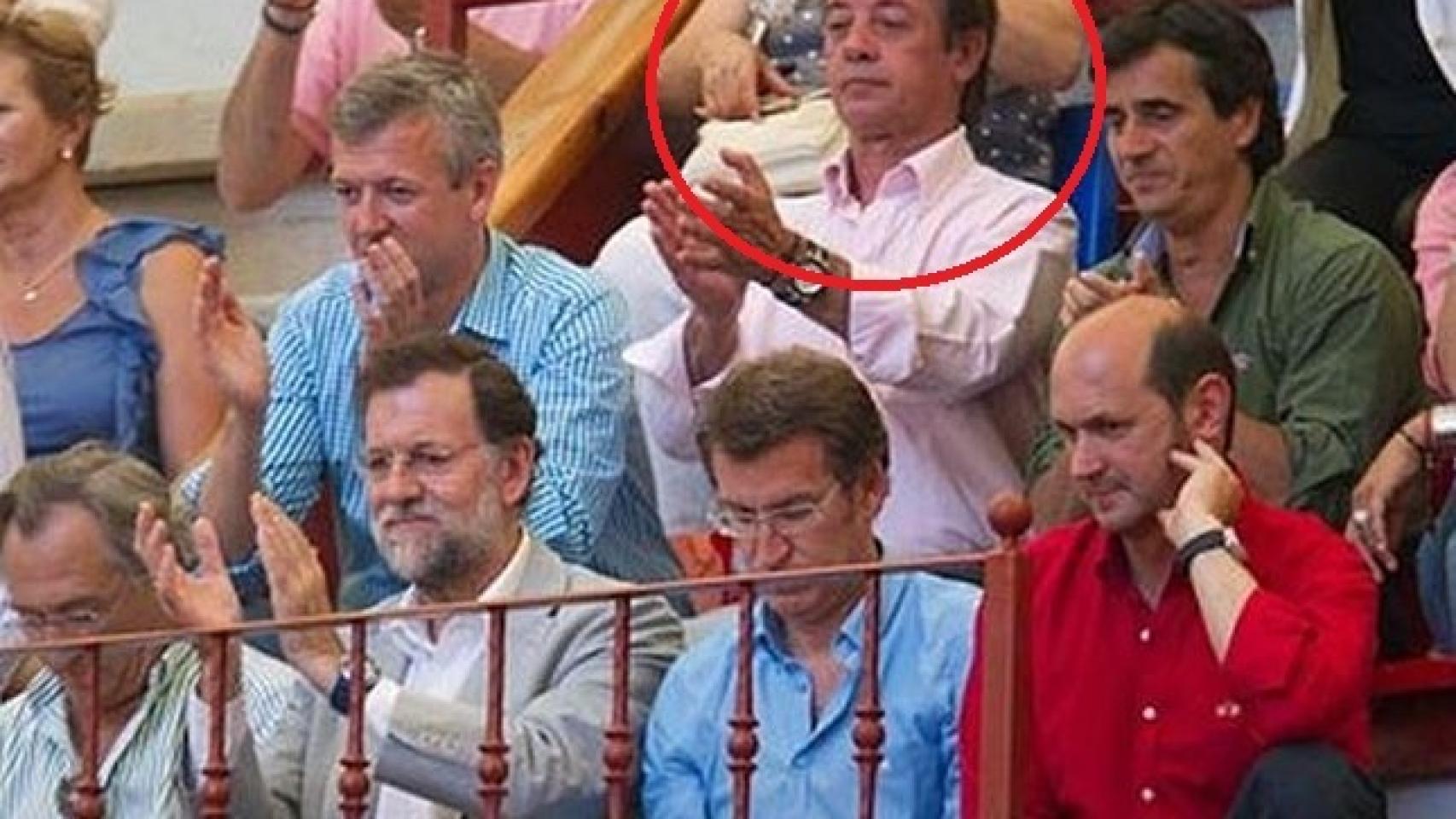 Rajoy y Feijóo en los toros en Pontevedra junto al empresario (Imagen difundida por el BNG)