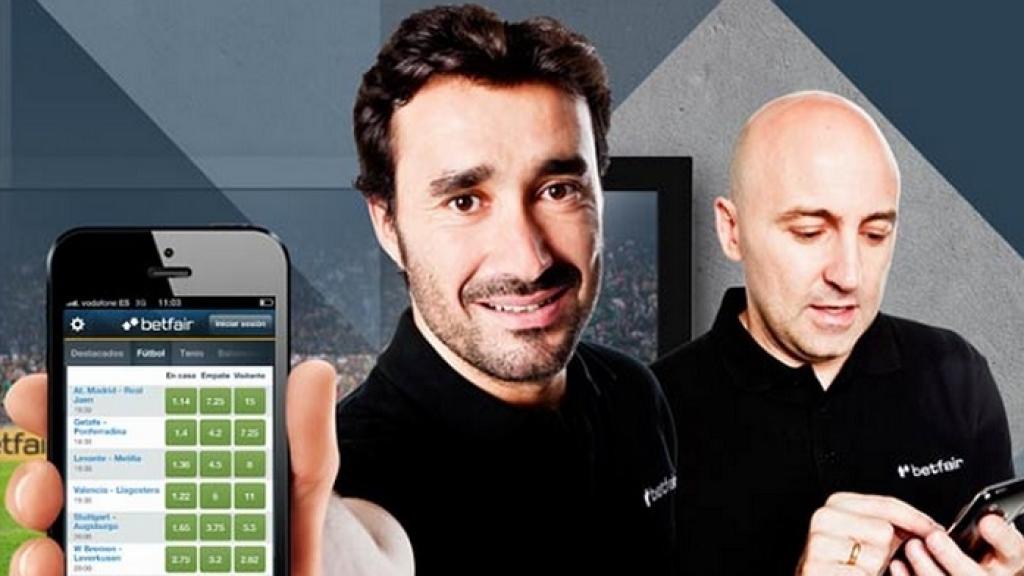 Los periodistas deportivos Juanma Castaño y Julio Maldonado en un anuncio de Betfair.