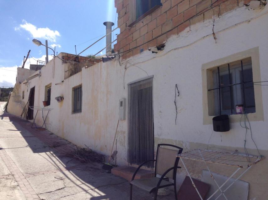 José María Cortés vive en la casa que compró su padre cuando se casó con su cuñada Isabel.