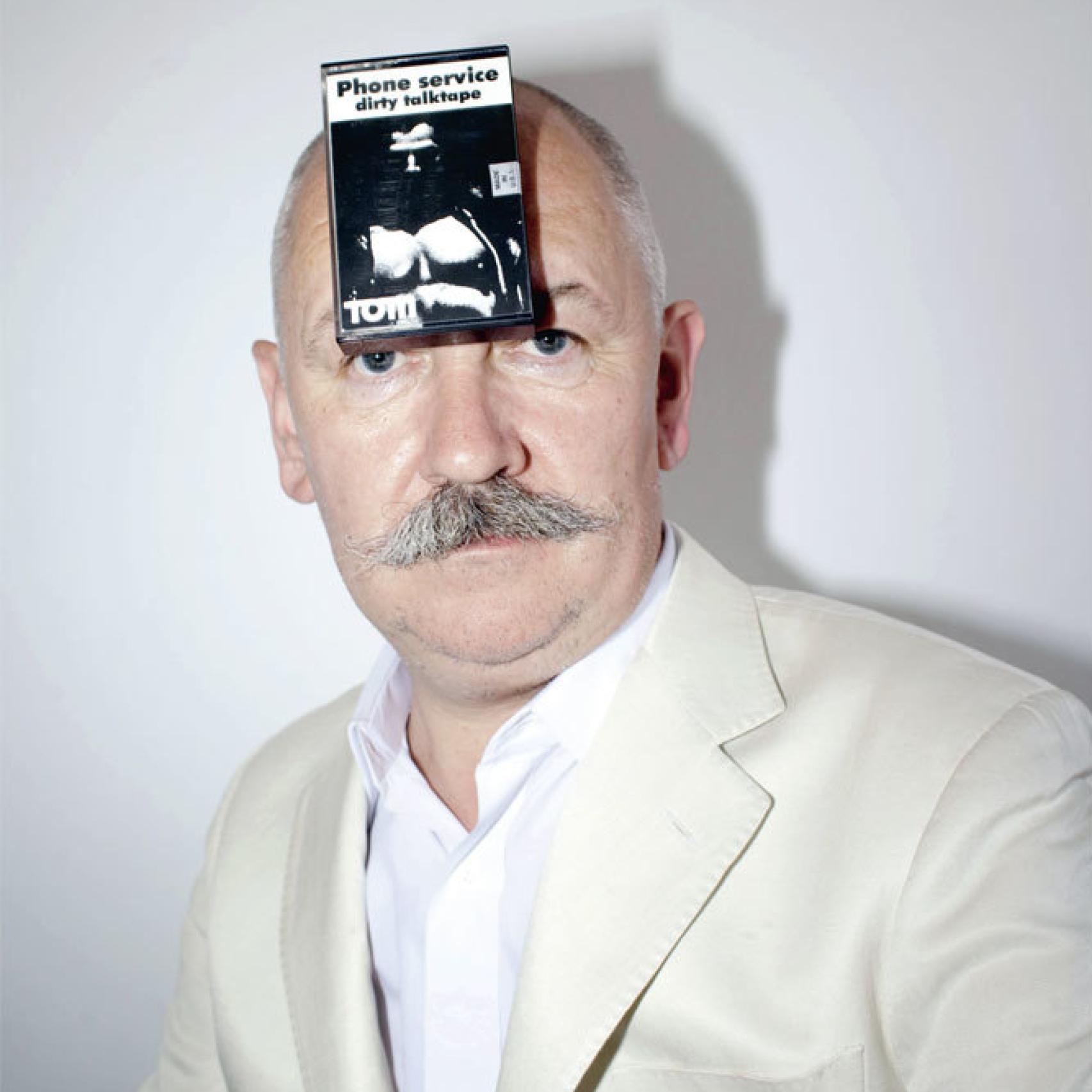 El artista Cerith Wyn Evans ya no es más segurata de la Tate.