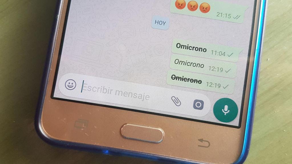 WhatsApp permite poner el texto en negrita, cursiva y tachado.