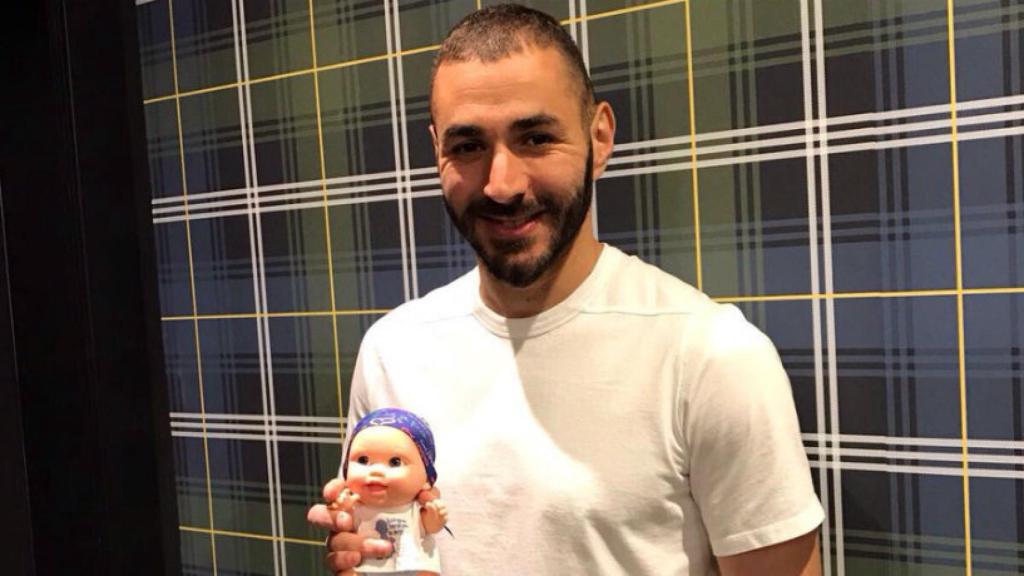 Benzema con una Baby Pelones. Foto. Twitter (@Benzema)