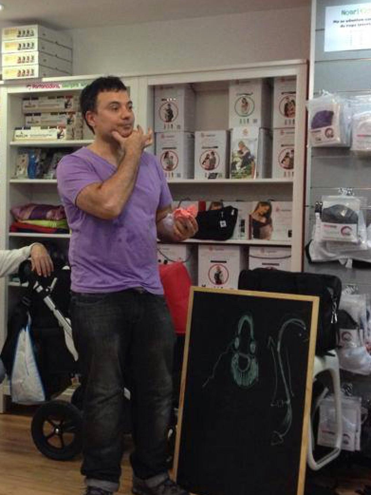 Sergi Mussons dando una charla sobre osteopatía pediátrica.