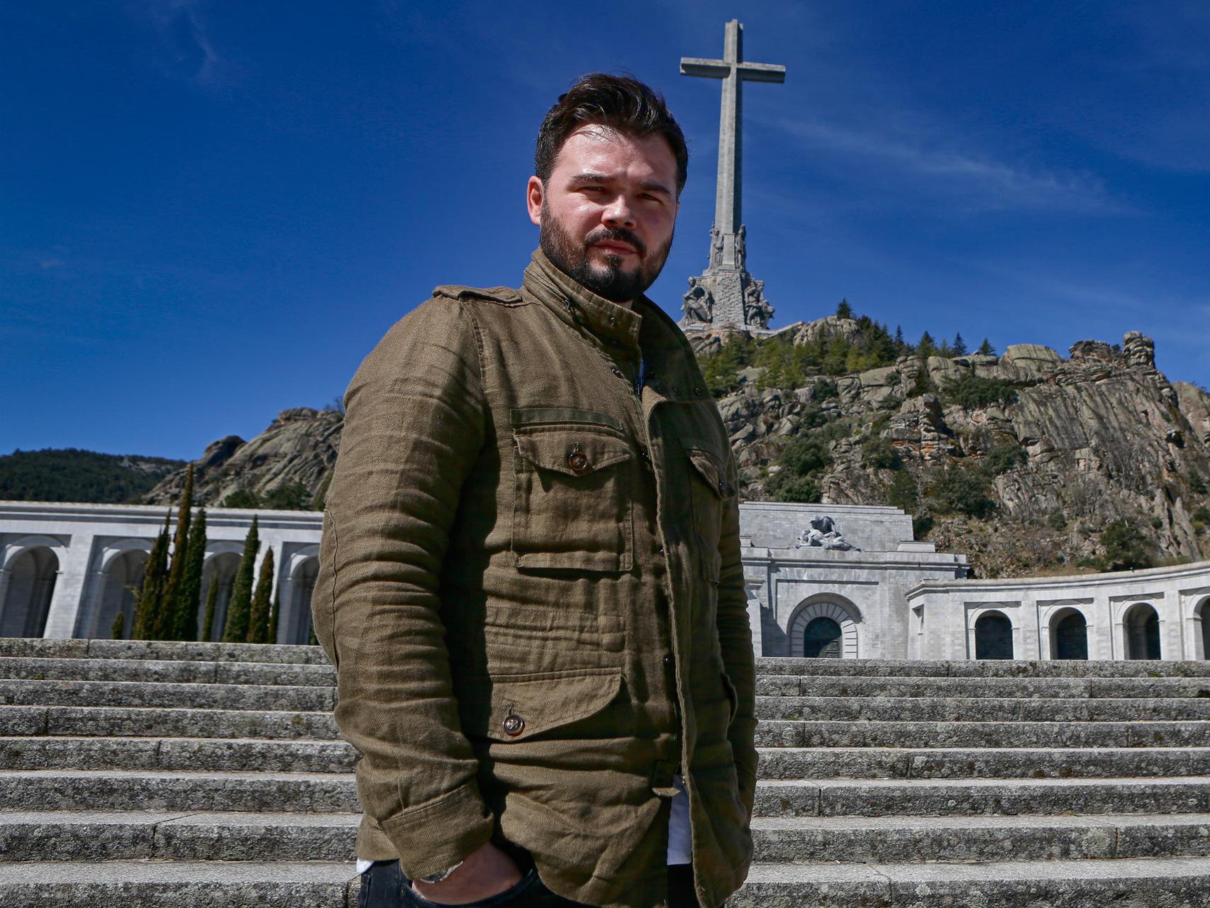 El diputado considera prioritario sacar del Valle de los Caídos a la bestia que es Franco.