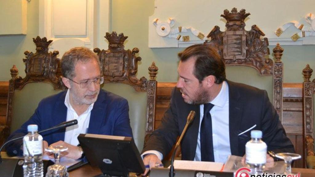 Saravia y Puente durante un pleno del Ayuntamiento