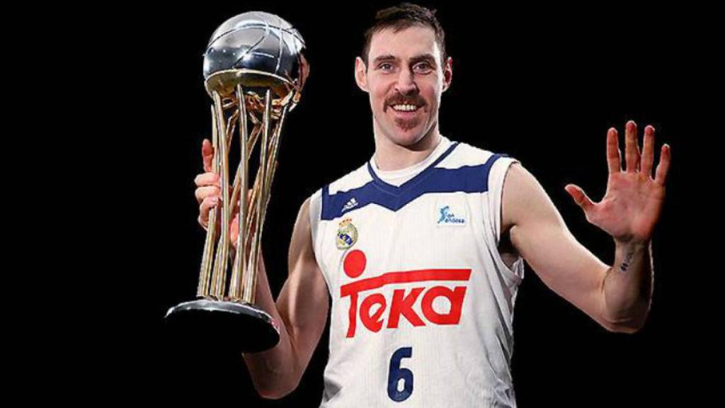 Andrés Nocioni celebrando un título