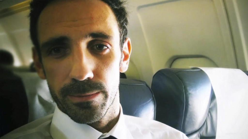 Juanfran en el avión. Foto: atleticodemadrid.com