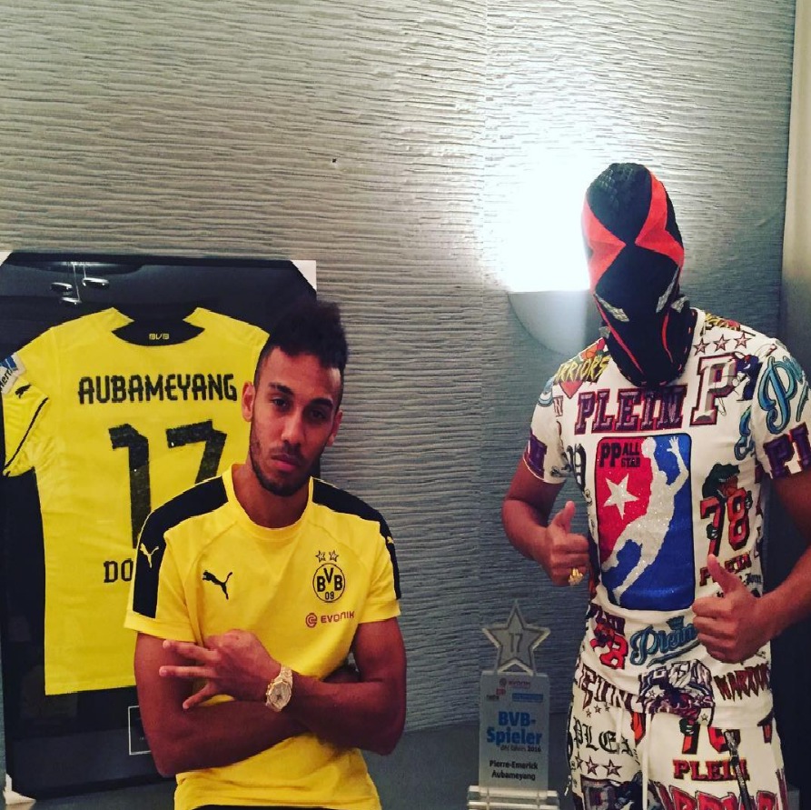 Aubameyang declara la guerra al Dortmund en una foto