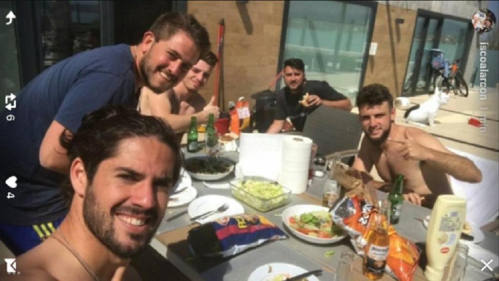 Desliz de Isco comiendo con una bolsa de patatas del Barcelona