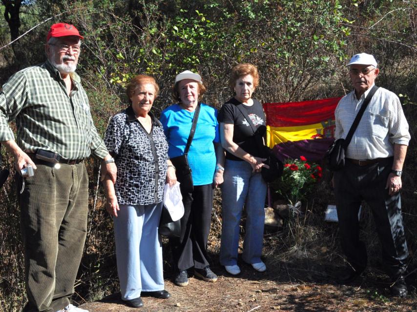 Familia Caballero en el Barranco de la Huesa. Allí mataron al padre de Ernesto, Julián Caballero Vaca, uno de los fundadores del PCE.