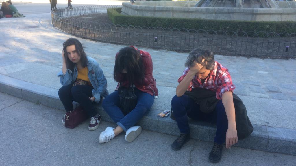 Gente  llorona entregada a la causa