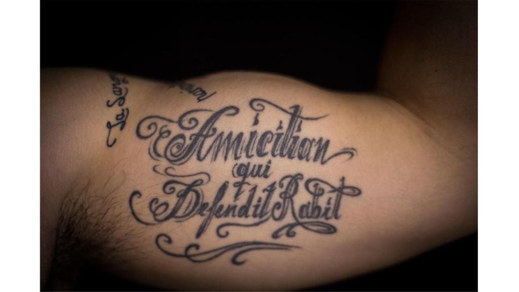 El lema de Álvaro y de Alejandro. Una frase que une amistad y espíritu costalero.