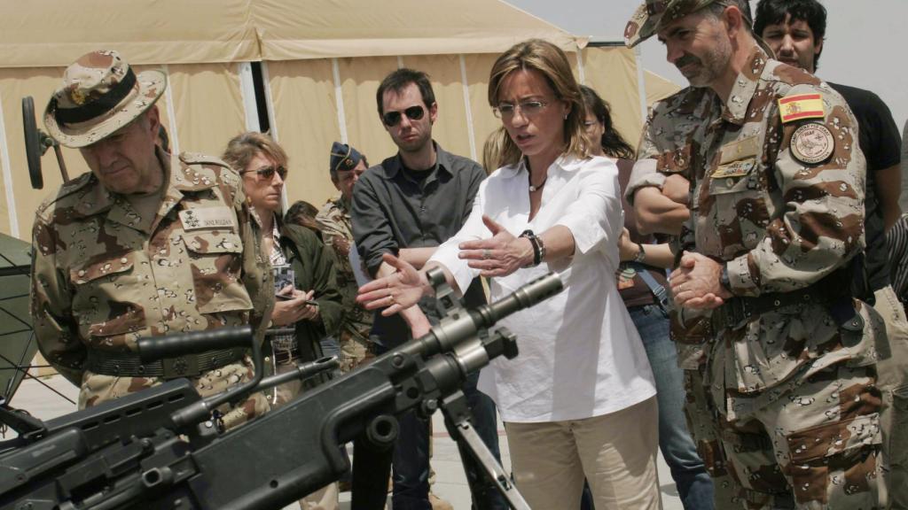 Carme Chacón, en una visita a las tropas.