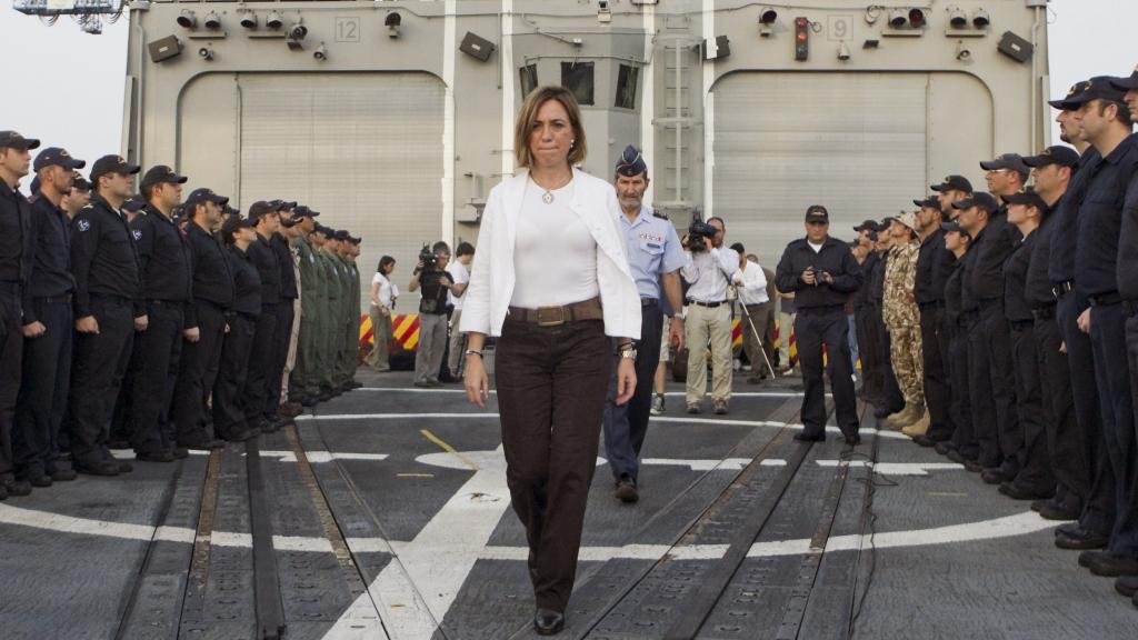Fotografía de archivo de la exministra en la fragata de combate Santa María, en Yibuti en 2011.