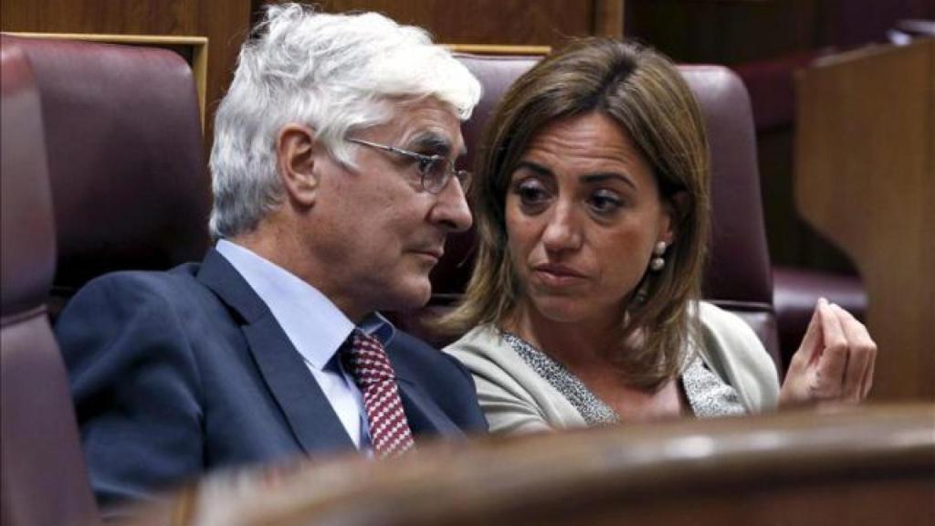 José María Barreda y Carme Chacón durante un pleno en el Congreso de los Diputados.