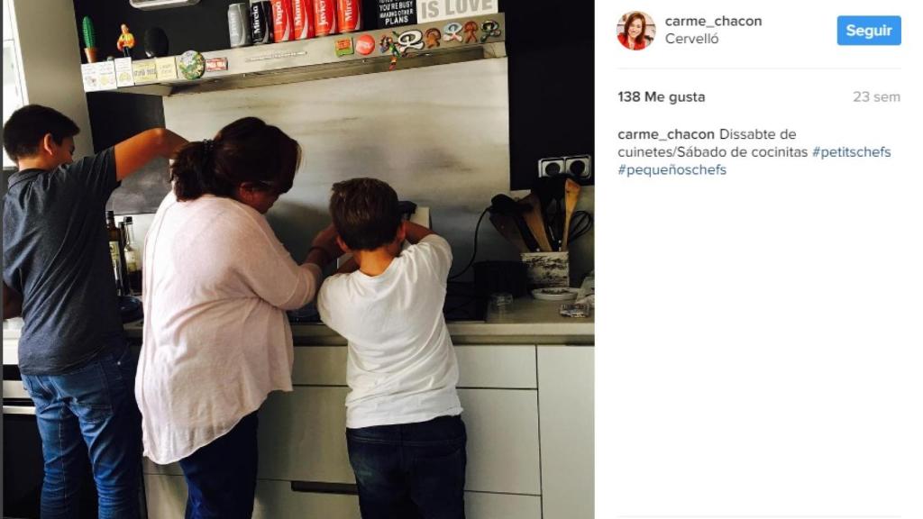 Miquel Barroso Chacón junto a sus primos. Instagram.