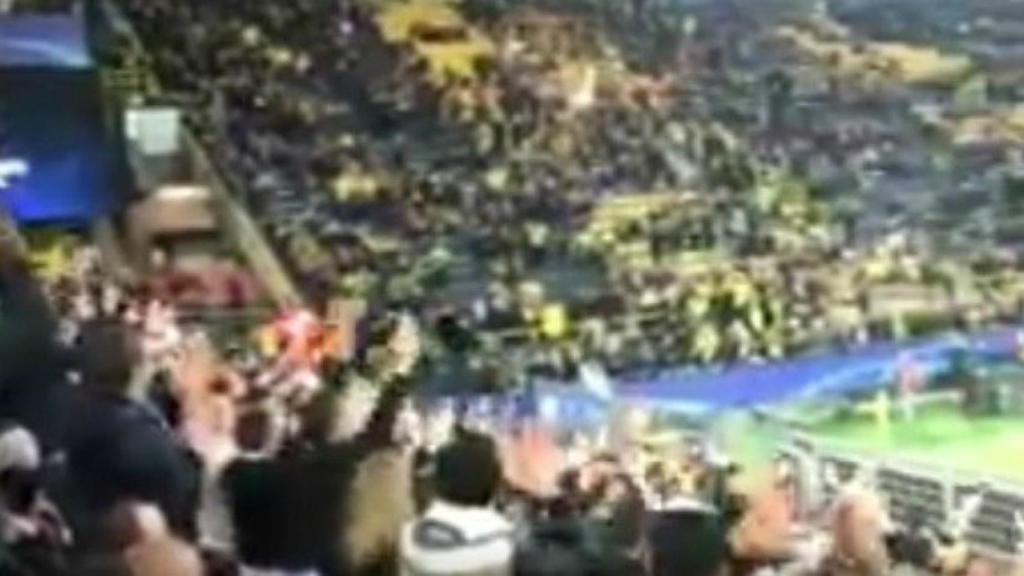 La afición del Mónaco animando al Dortmund