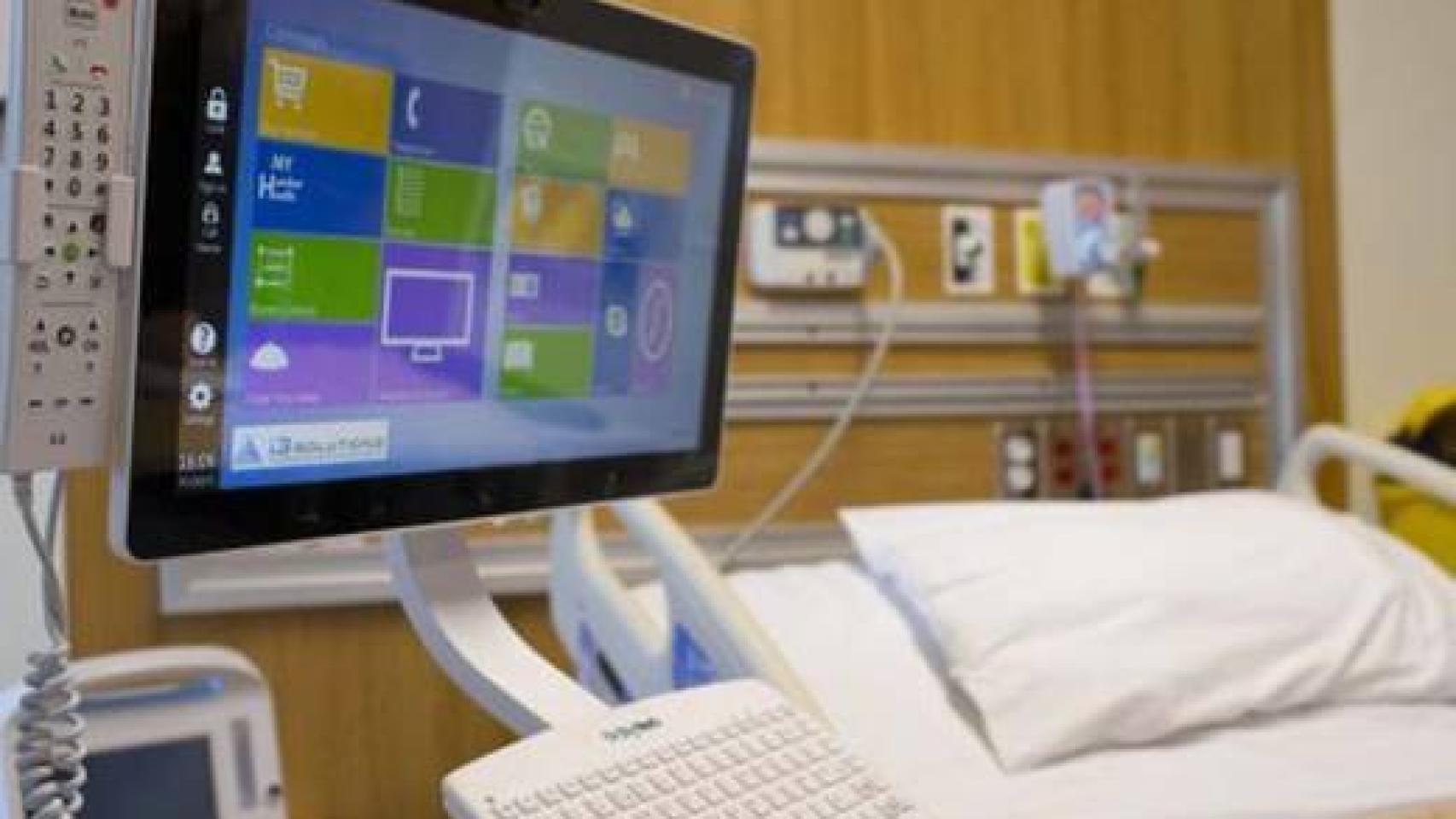Ordenadores en la habitación de un hospital