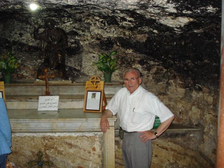 Don Adolfo estaba siempre dispuesto a ayudar a los pobres, a los habitantes de su pueblo.