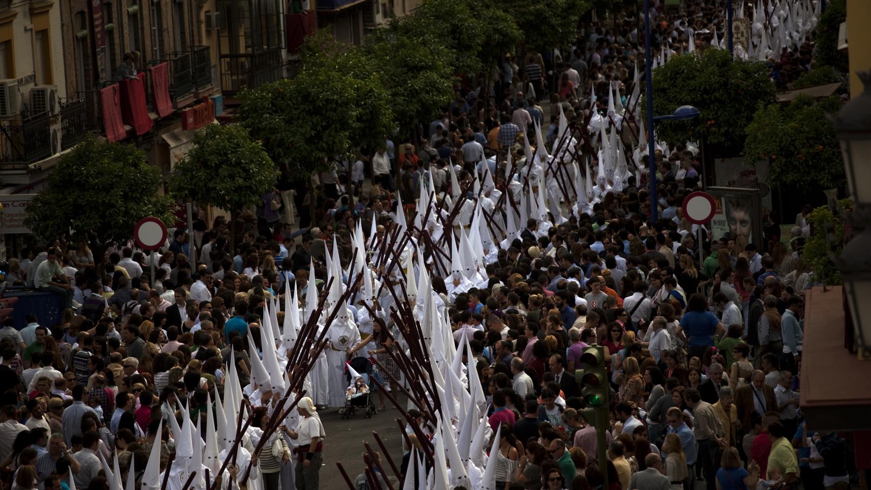 Las aglomeraciones, como las de las procesiones, pueden provocar desmayos