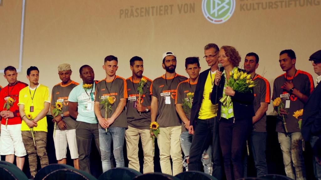 Presentación del documental con la plantilla actual del Germania Erfstadt-Lechenich.