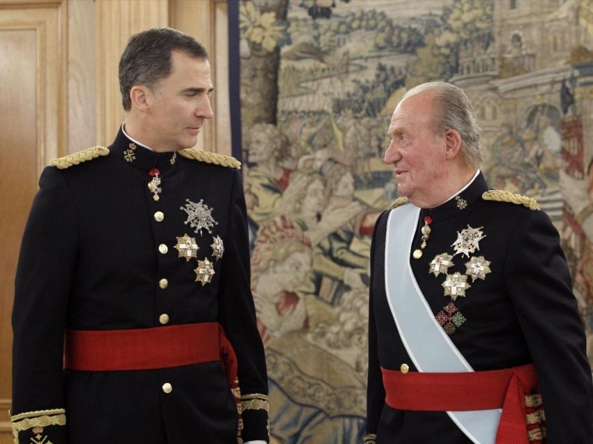 Juan Carlos I abdicó en su hijo Felipe el 2 de junio de 2014.