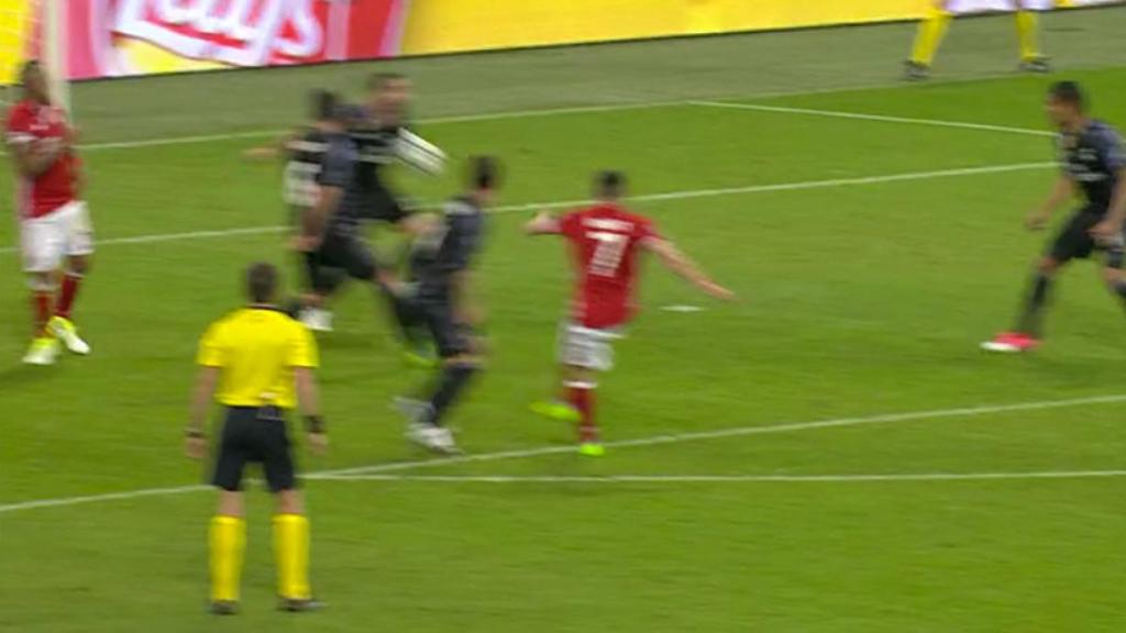 Pitan penalti a Carvajal