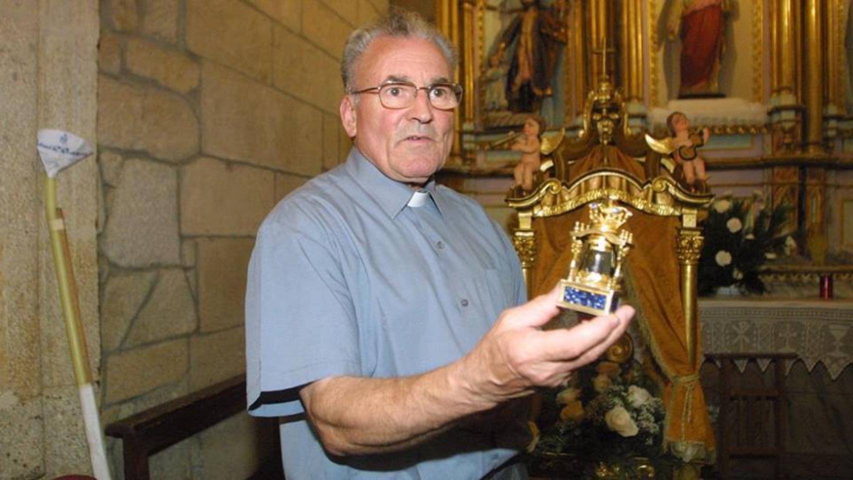 Don Adolfo era un santo para sus feligreses. Custodiaba la Virgen de Cristal desde hacía 50 años.